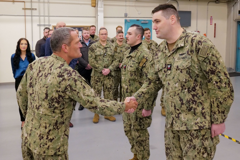 COMSUBPAC visits Keyport