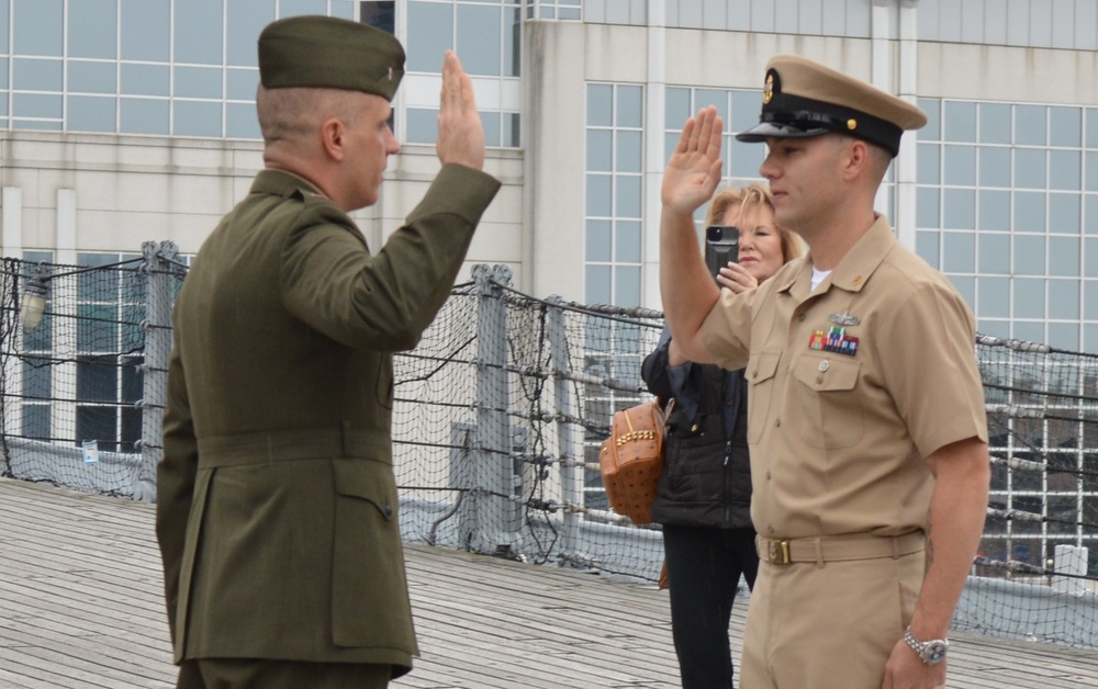 DVIDS - Images - Naval Museum Hosts A Reenlistment Ceremony [Image 5 Of 5]