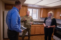 Luke hosts 19th AF commander