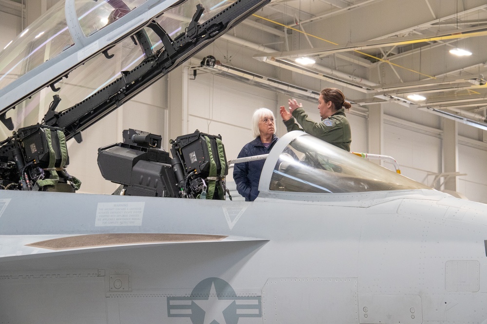 Senator Patty Murray visits NASWI’s VAQ-129