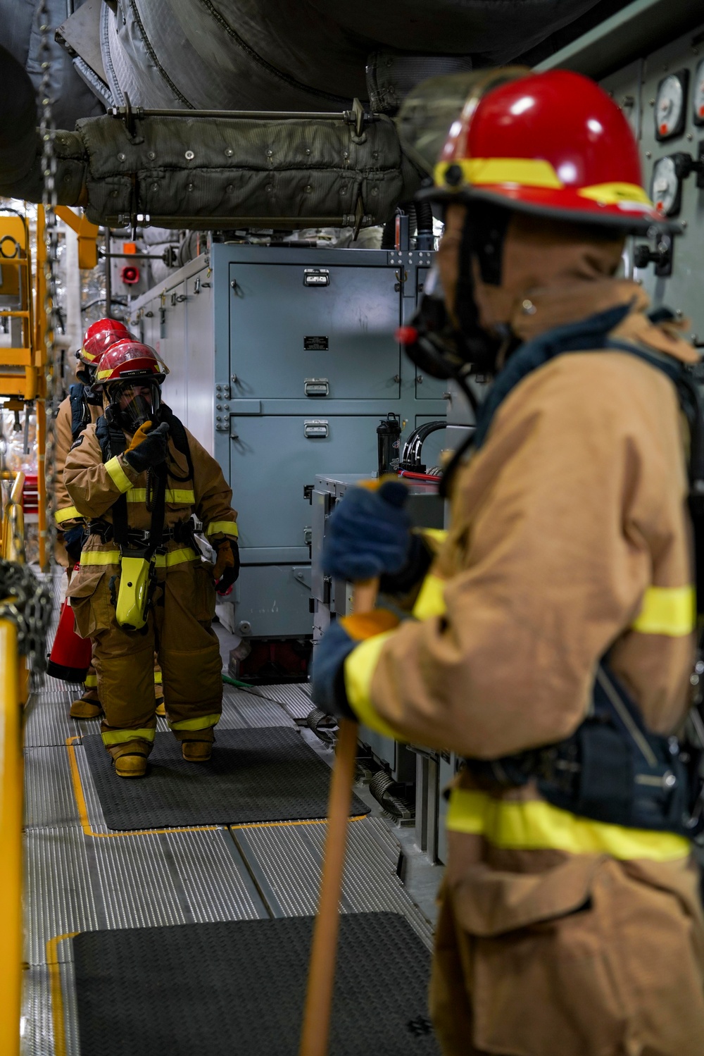 Sailors Participate in an Integrated Training Team Scenario Aboard USS Oakland