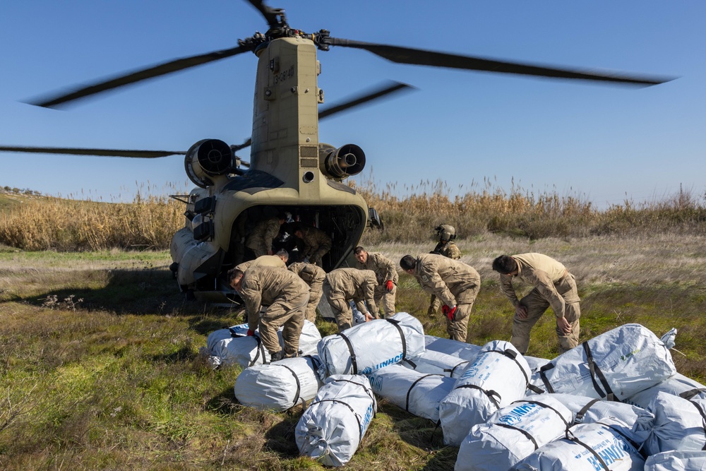 U.S. CH-47F Chinook delivers humanitarian aid supplies to Turkiye