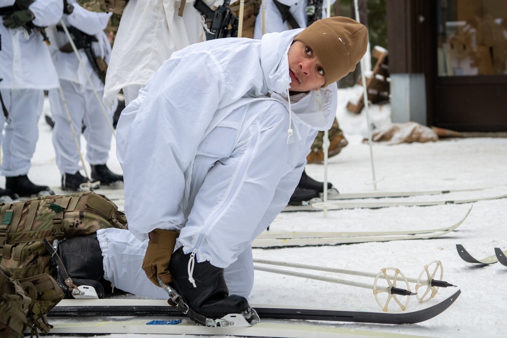 DVIDS - Images - Soldiers Conduct Winter Warfare Training During Arctic ...