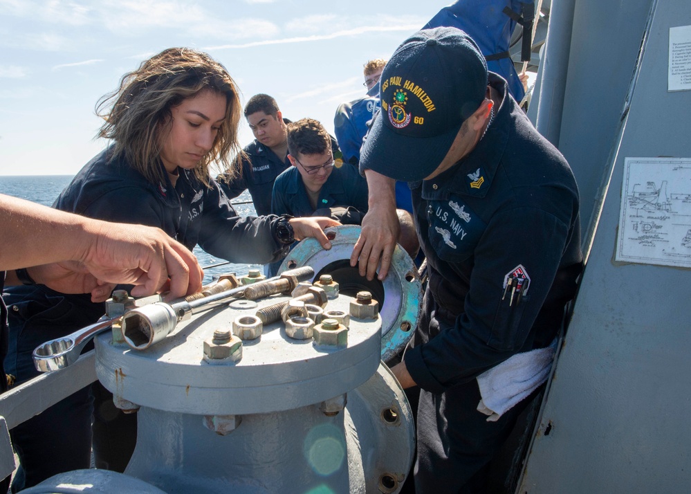 USS Paul Hamilton Sailors Set Fueling Hose