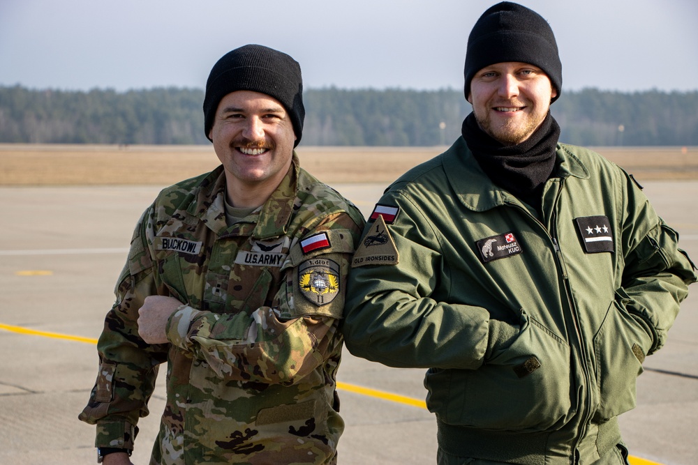 U.S. Army and Polish Soldiers trade patches after Rotor 23'