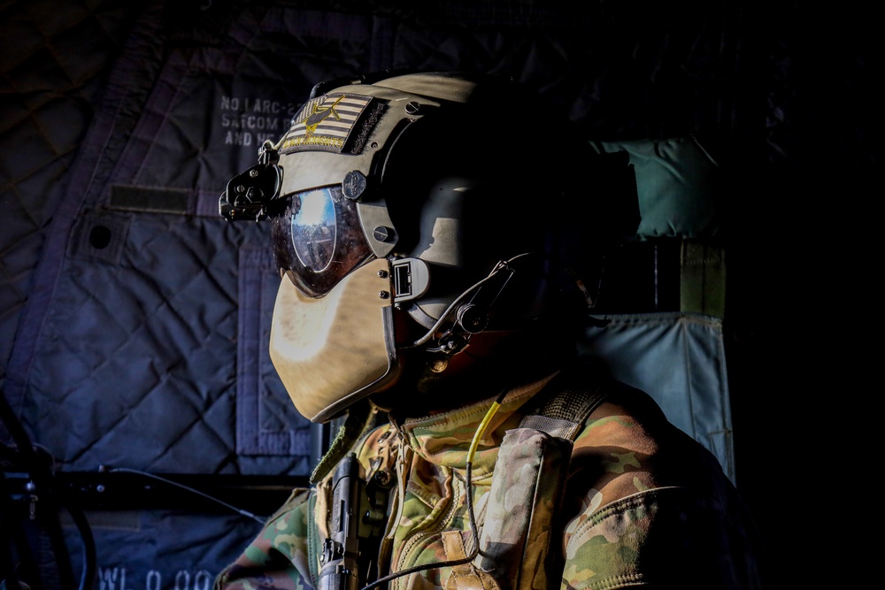 U.S. Army Crew Chief prepares for Rotor 23' exercise