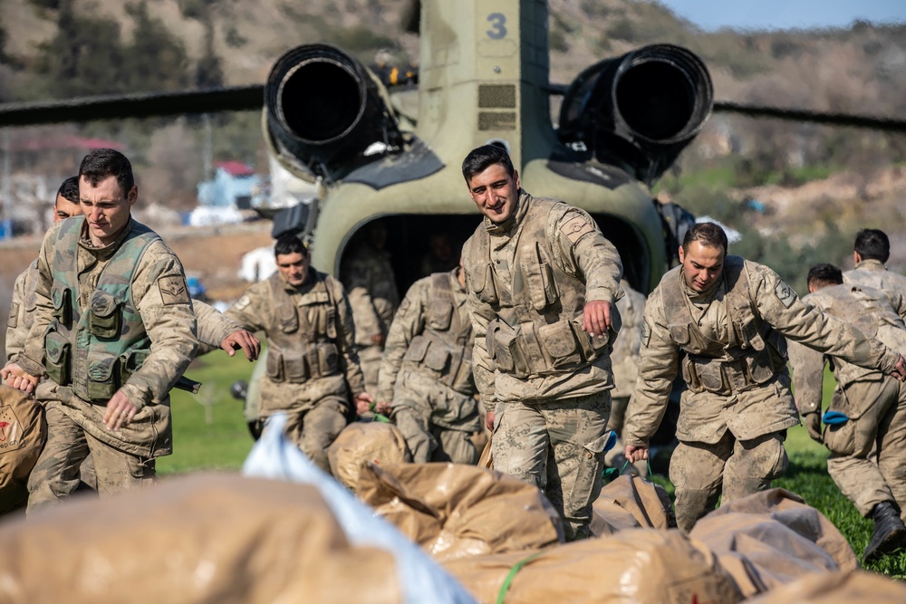 Dvids Images U S Ch 47f Chinook Delivers Humanitarian Aid Supplies