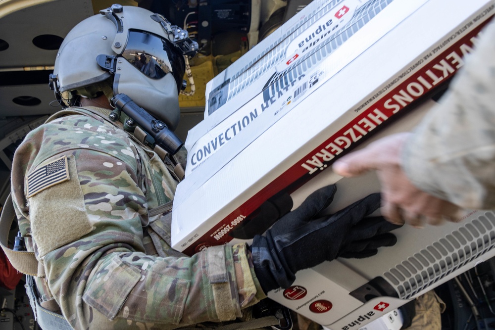 U.S. Army Soldier delivers humanitarian aid supplies to Türkish AFAD