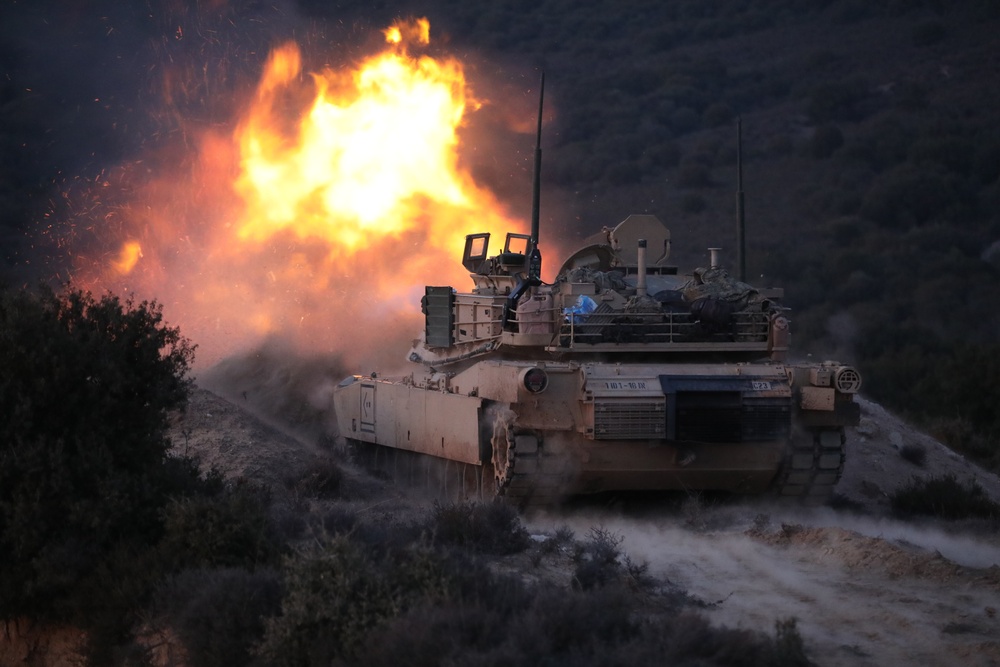 M1 Abrams firing in Petrochori