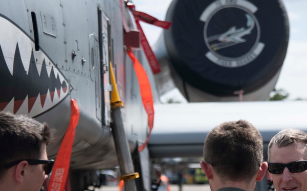 FARD and U.S. Air Force generals visit San Isidro Air Base air show