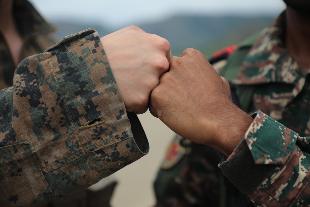 BLT 2/4 Marines and Fuzileiros Conduct Close Quarters Training