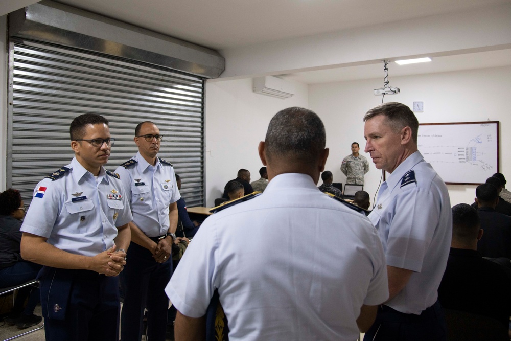 FARD and U.S. Air Force generals visit Academia Aéria