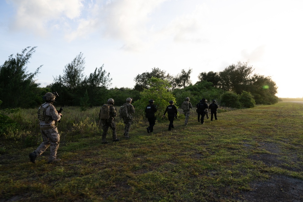 EODMU-5 and Guam PD Raid Drill