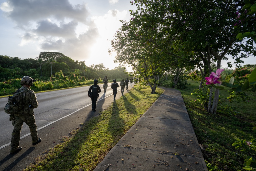 EODMU-5 and Guam PD Raid Drill