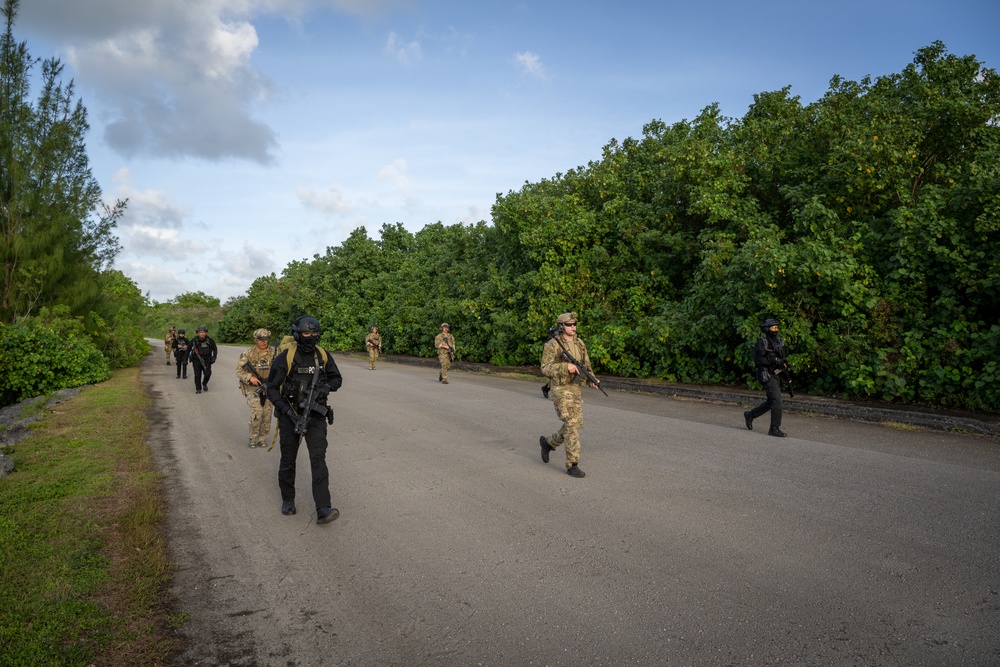 EODMU-5 and Guam PD Raid Drill