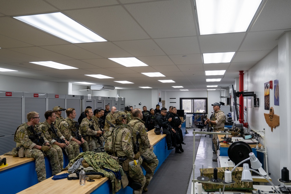 EODMU-5 and Guam PD Raid Drill