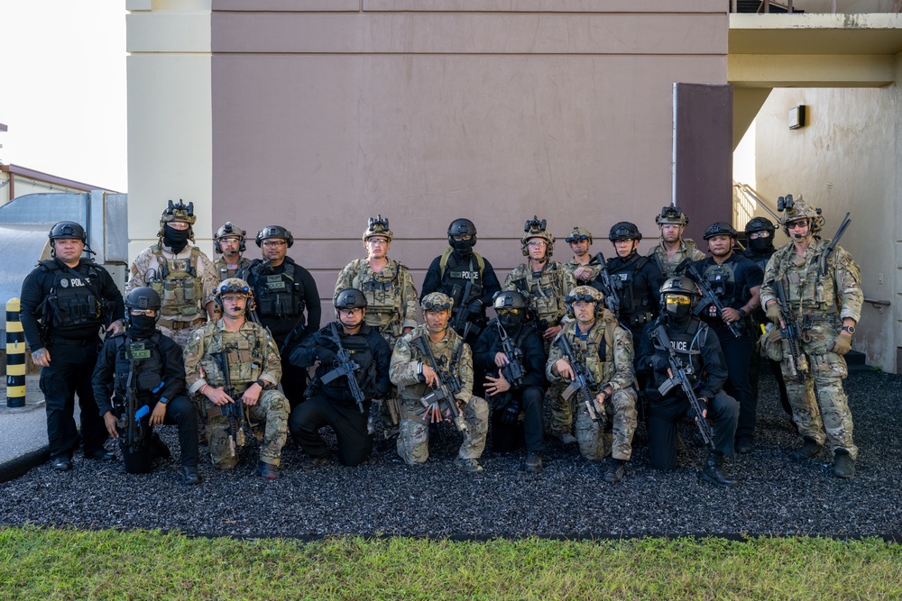 EODMU-5 and Guam PD Raid Drill