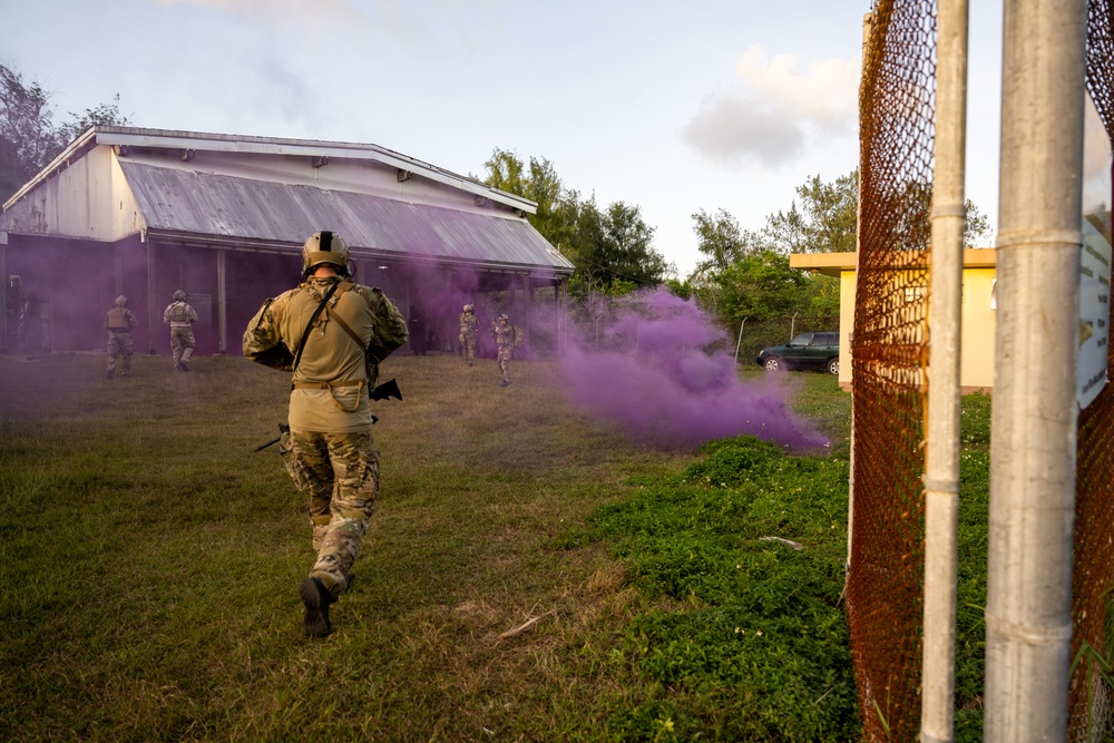 EODMU-5 and Guam PD Raid Drill