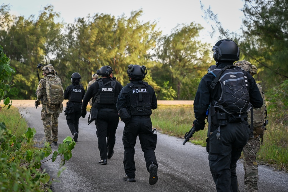 EODMU-5 and Guam PD Raid Drill