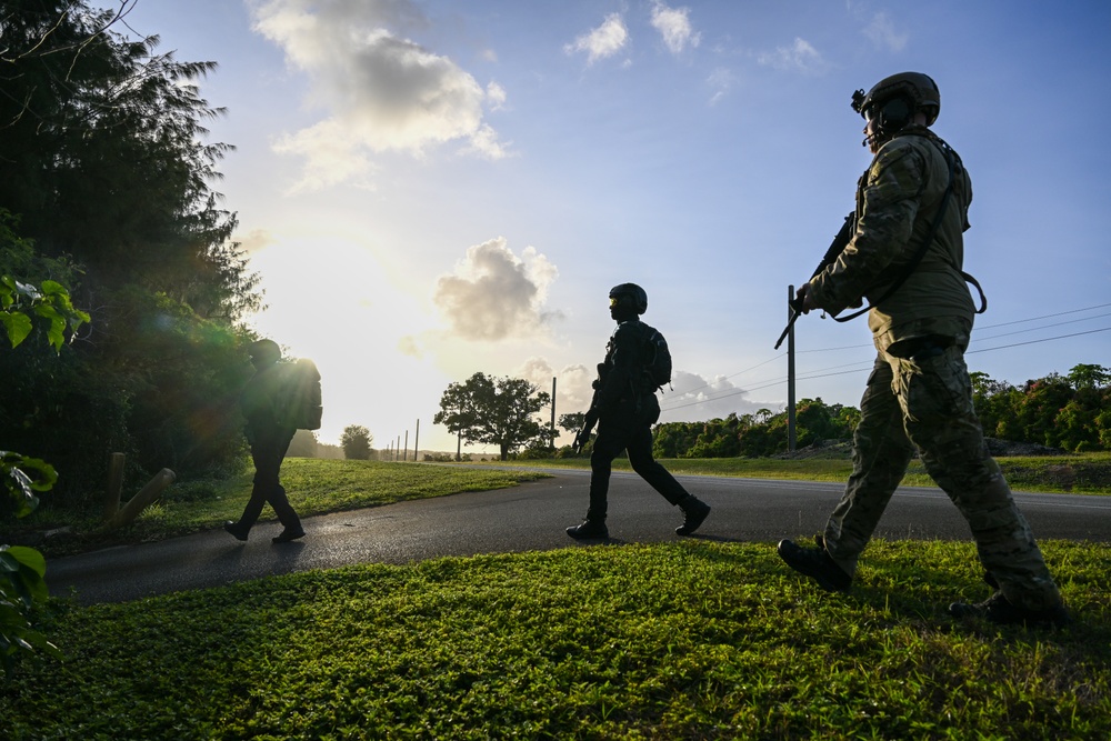 EODMU-5 and Guam PD Raid Drill