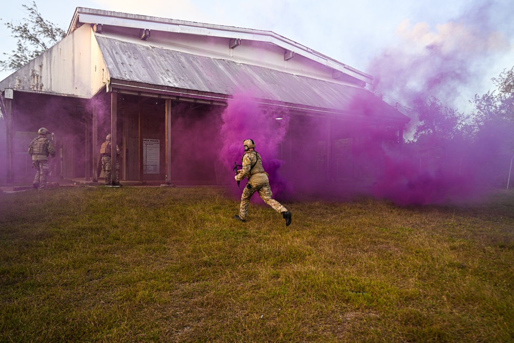 EODMU-5 and Guam PD Raid Drill