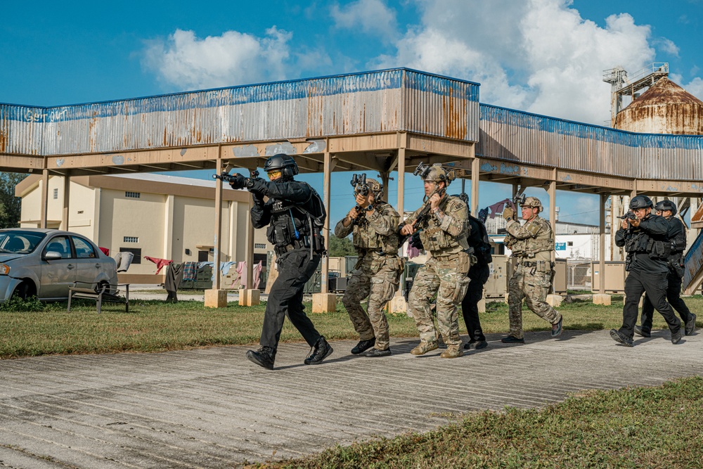 EODMU-5 and Guam PD Raid Drill