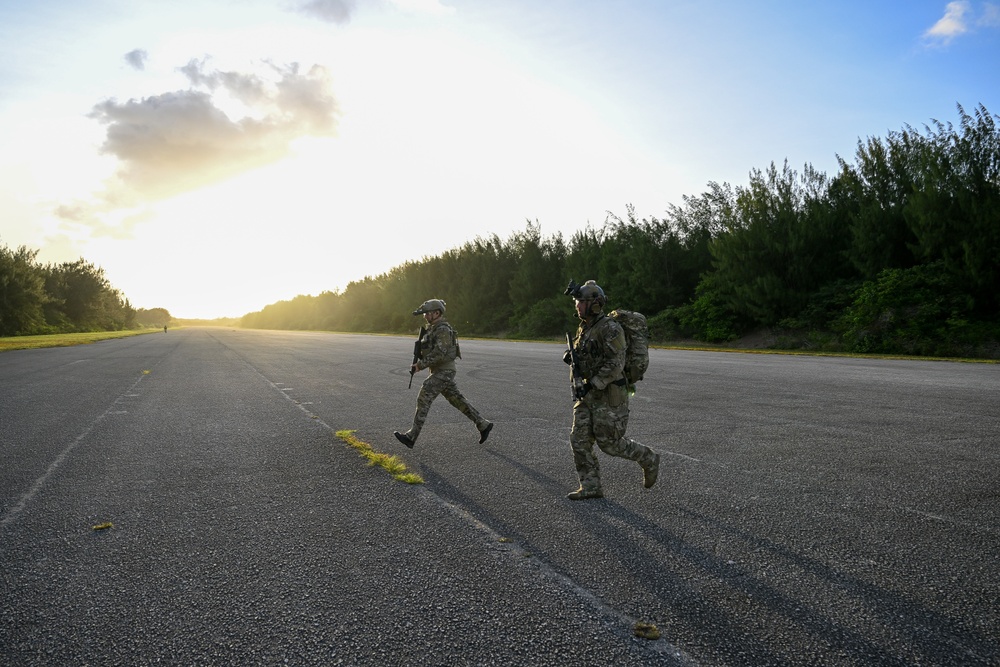 EODMU-5 and Guam PD Raid Drill