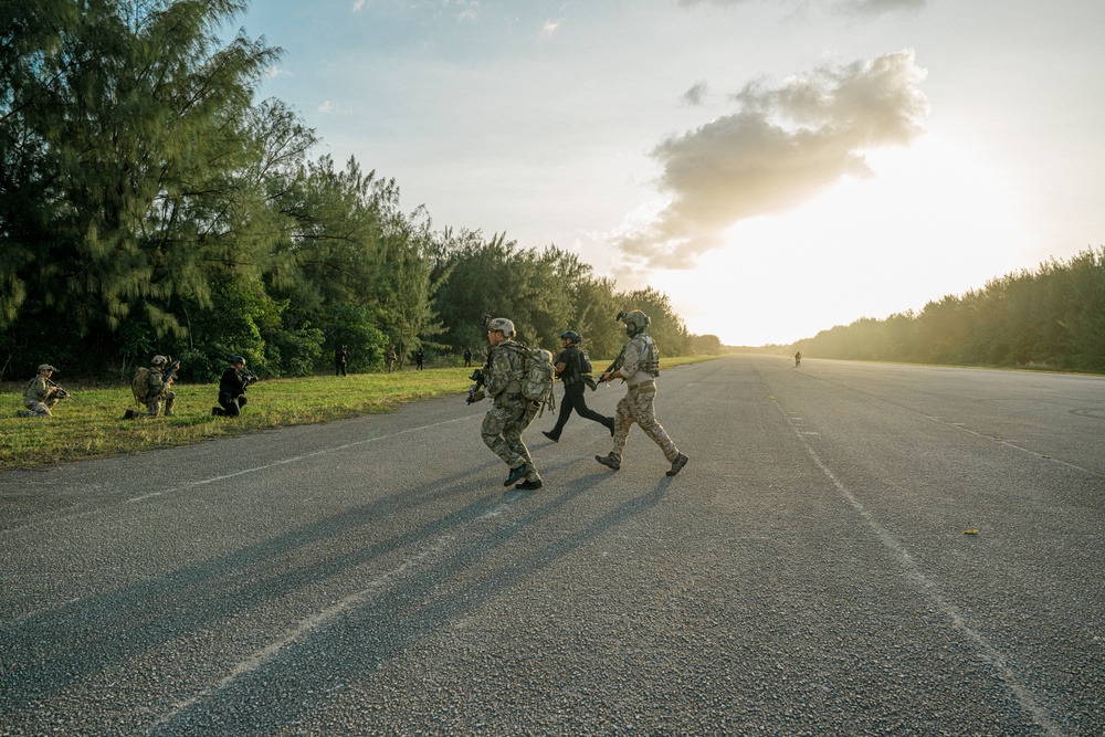 EODMU-5 and Guam PD Raid Drill