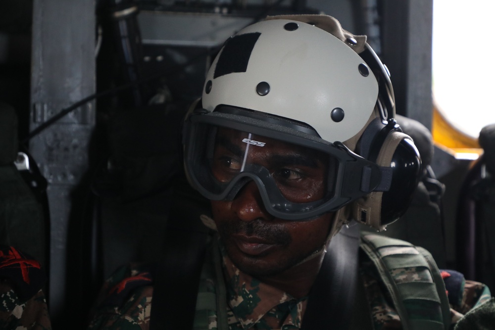 13th MEU Conducts On/Off Drills with Fuzileros