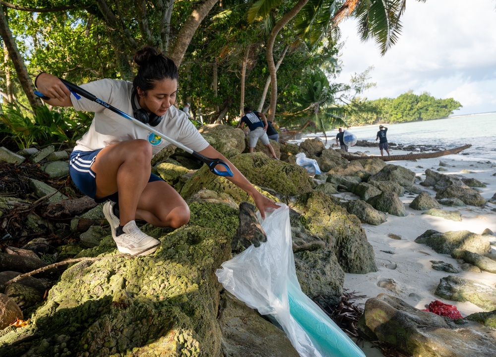 Diego Garcia Beach Cleanup