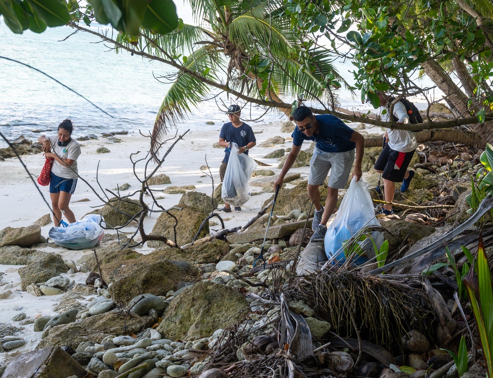 Diego Garcia Beach Cleanup