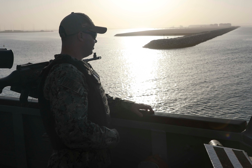 USS Truxtun departs Duqm, Oman