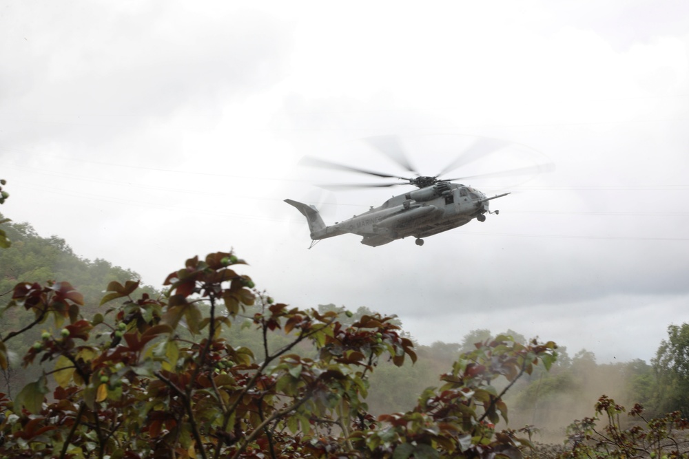 13th MEU Conducts Air Assault with Fuzileiros