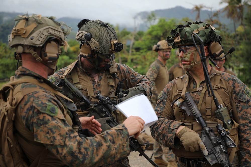 13th MEU Conducts Air Assault with Fuzileiros