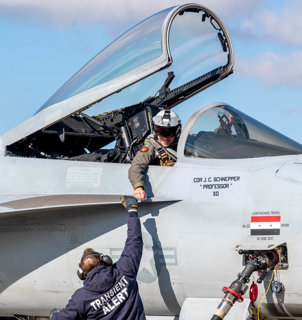 F-18 Hot Pit Refueling on Scott AFB