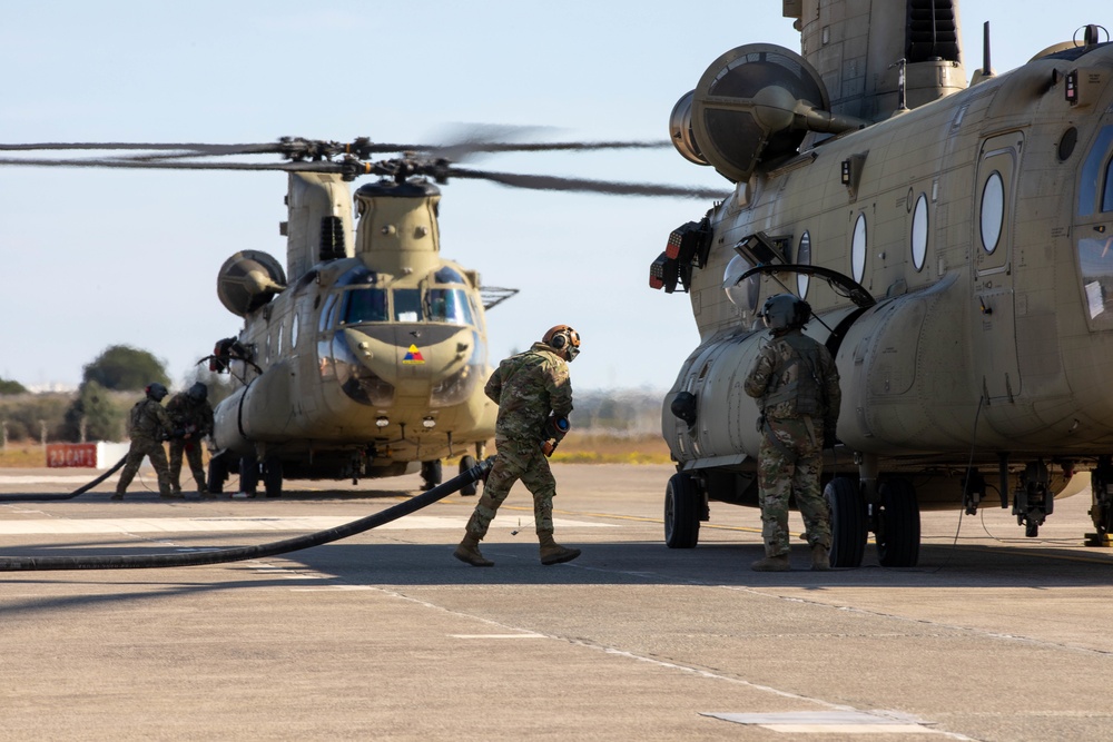 U.S. Army Soldier provides rapid fuelling to CH-47 Chinooks