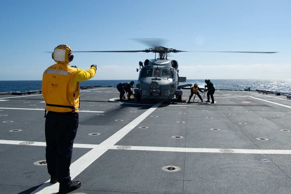 USS Mobile (LCS 26) Blue Crew Conducts Flight Operations at Sea