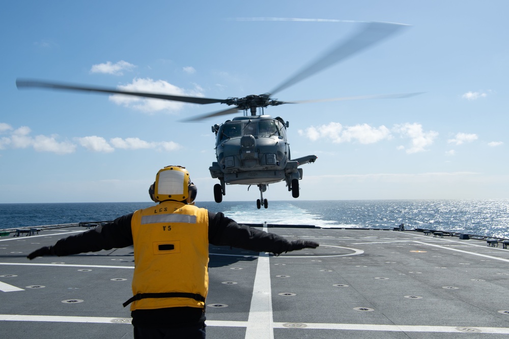 USS Mobile (LCS 26) Blue Crew Conducts Flight Operations at Sea