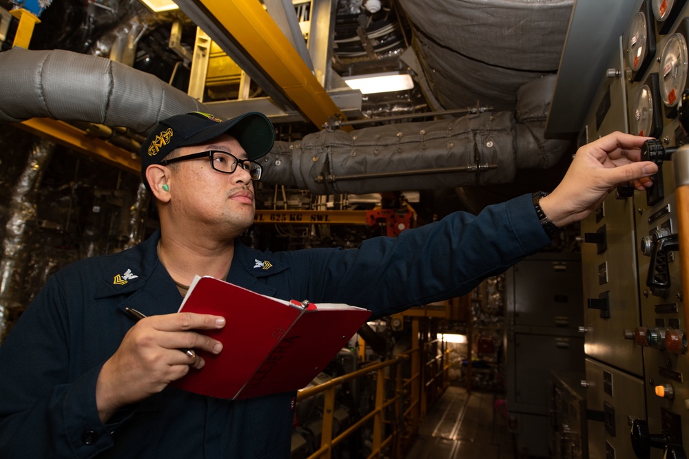 USS Mobile (LCS 26) Blue Crew Operates at Sea