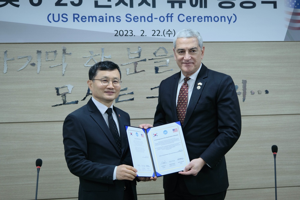 ROK Transfers Remains to U.S. for Identification