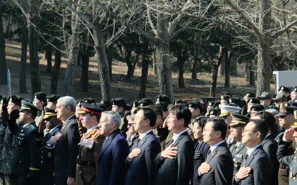 ROK Transfers Remains to U.S. for Identification