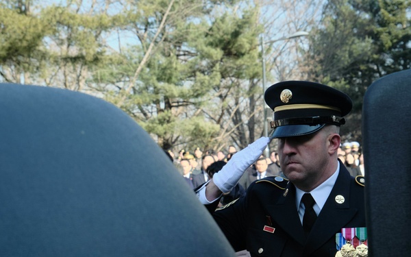 ROK Transfers Remains to U.S. for Identification