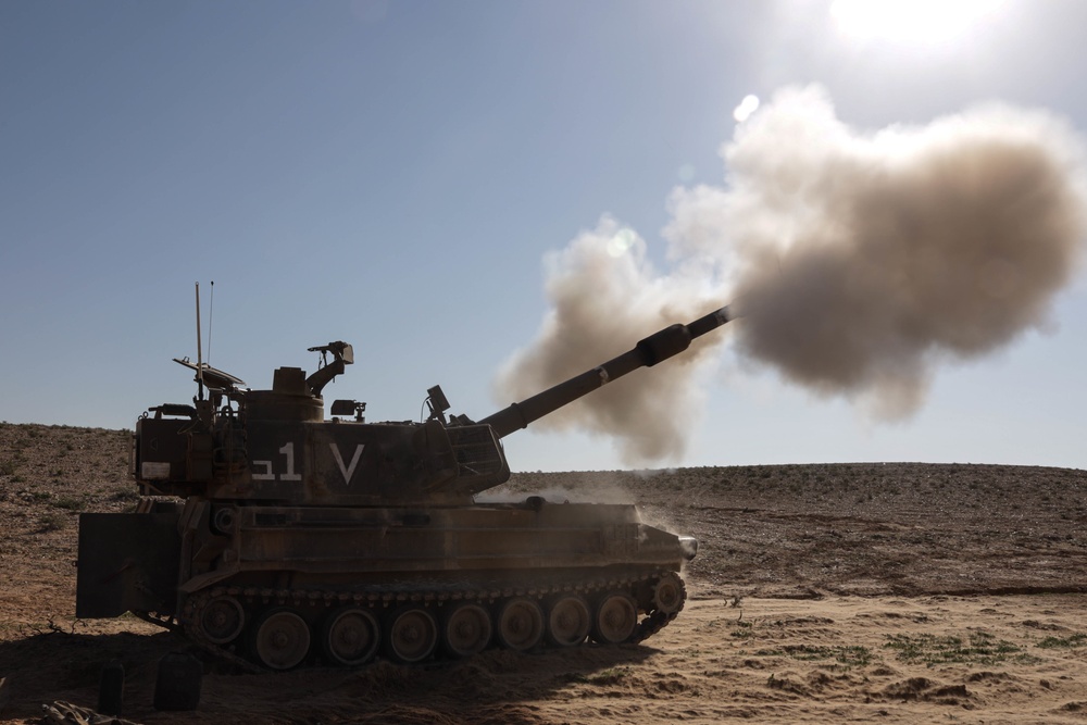 U.S. Marines with 3rd ANGLICO Visit a Mobile Artillery Pause During Intrepid Maven 23.2