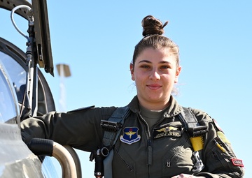 Laughlin graduates first female Lebanese fighter pilot
