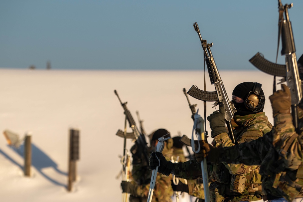 3-71 Cavalry Regiment, 1BCT, 10th Mountain Division train with Finnish soldiers on weapons proficiency using Finland’s RK62 assault rifle during Defense Exercise North in Sodankyla Garrison, Finland, during Exercise Arctic Forge '23 on Feb. 22, 2023