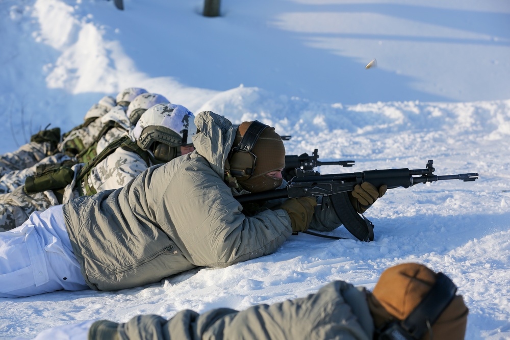 3-71 Cavalry Regiment, 1BCT, 10th Mountain Division train with Finnish soldiers on weapons proficiency using Finland’s RK62 assault rifle during Defense Exercise North in Sodankyla Garrison, Finland, during Exercise Arctic Forge '23 on Feb. 22, 2023