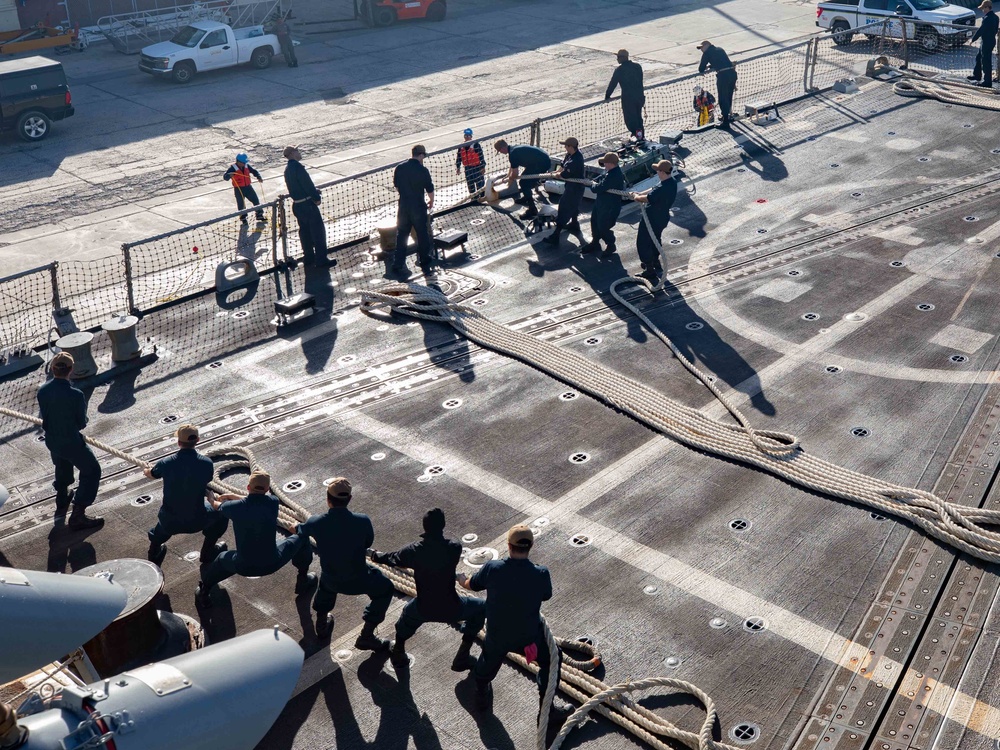 USS Farragut Arrives in Guantanamo Bay, Cuba