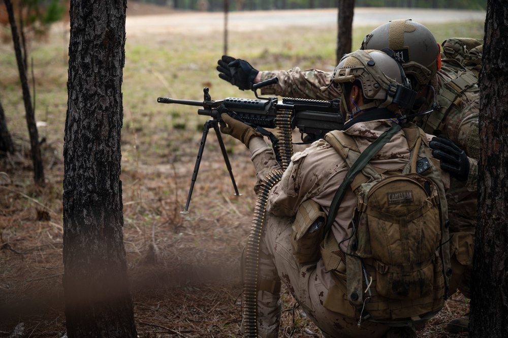 UAE and U.S. troops live fire at JRTC