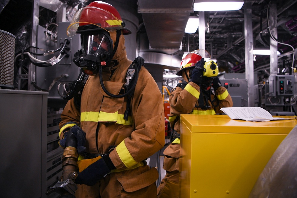 USS Mobile (LCS 26) Blue Crew Operates at Sea