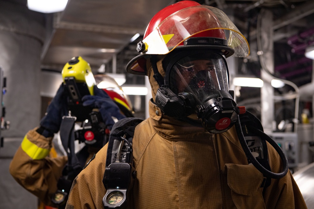 USS Mobile (LCS 26) Blue Crew Operates at Sea